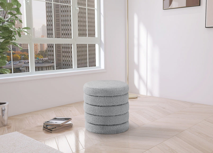 Otomana de tela Aphia Boucle | Taburete Gris