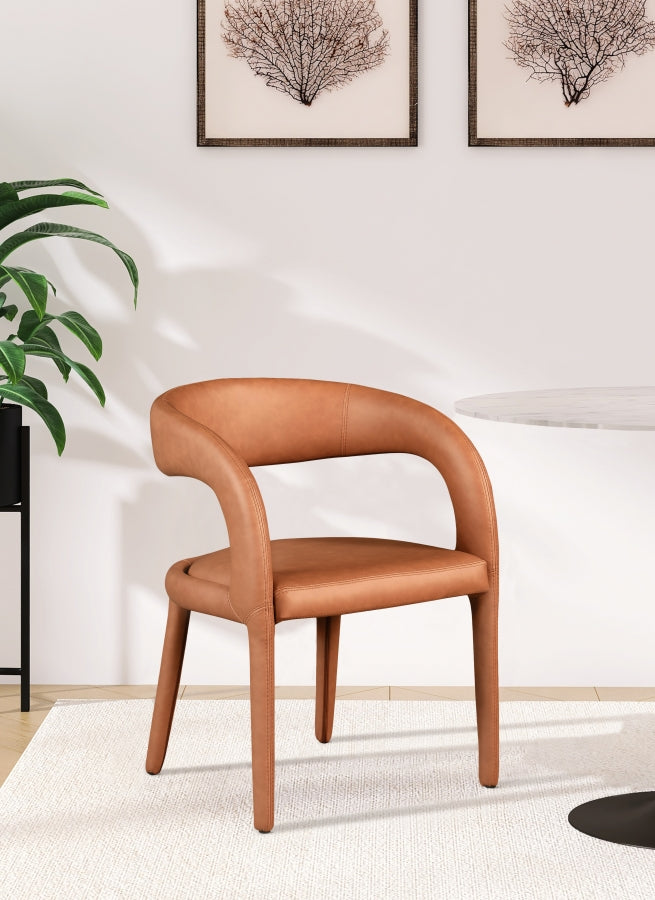 Silla de comedor Sylvester de piel sintética coñac