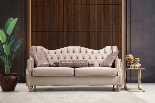 Sofá y loveseat de terciopelo beige Zeus con adornos en forma de clavo. 