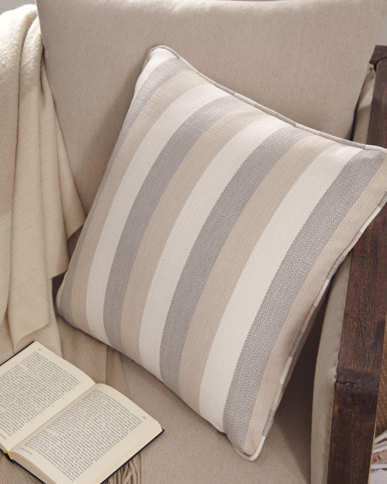 Mistelee Pillow image