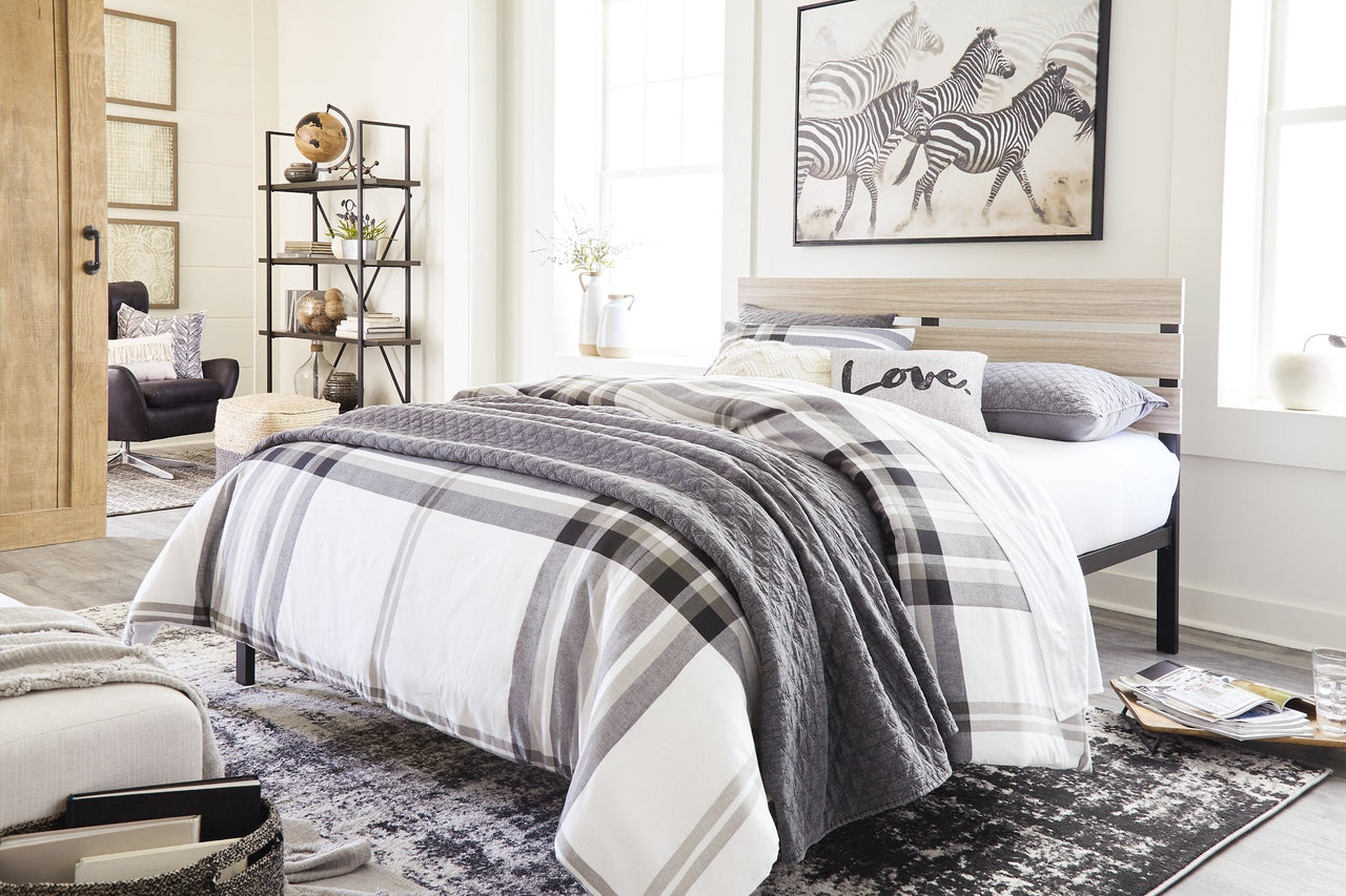 Waylowe Queen Platform Bed image