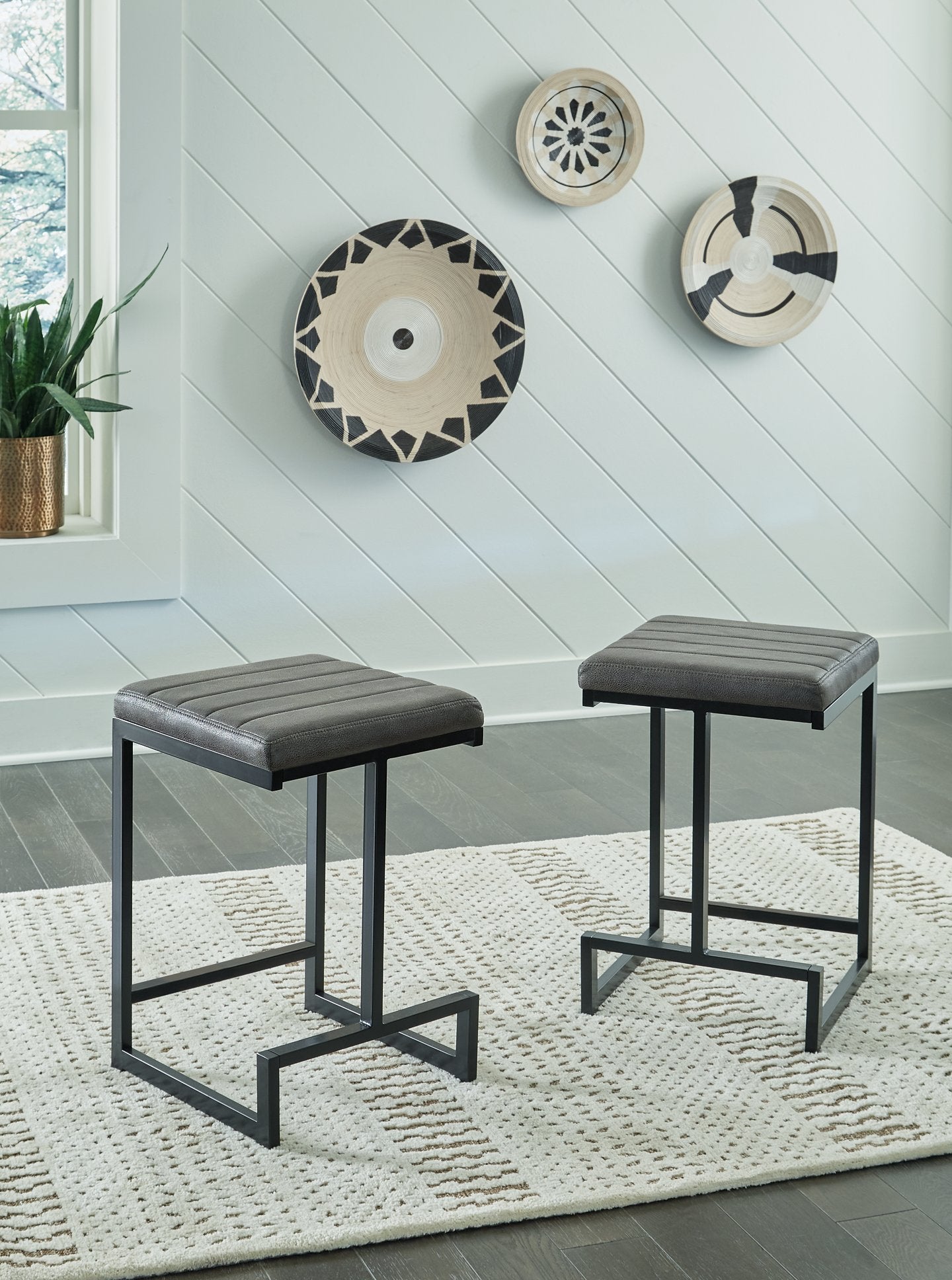 Strumford Counter Height Bar Stool image
