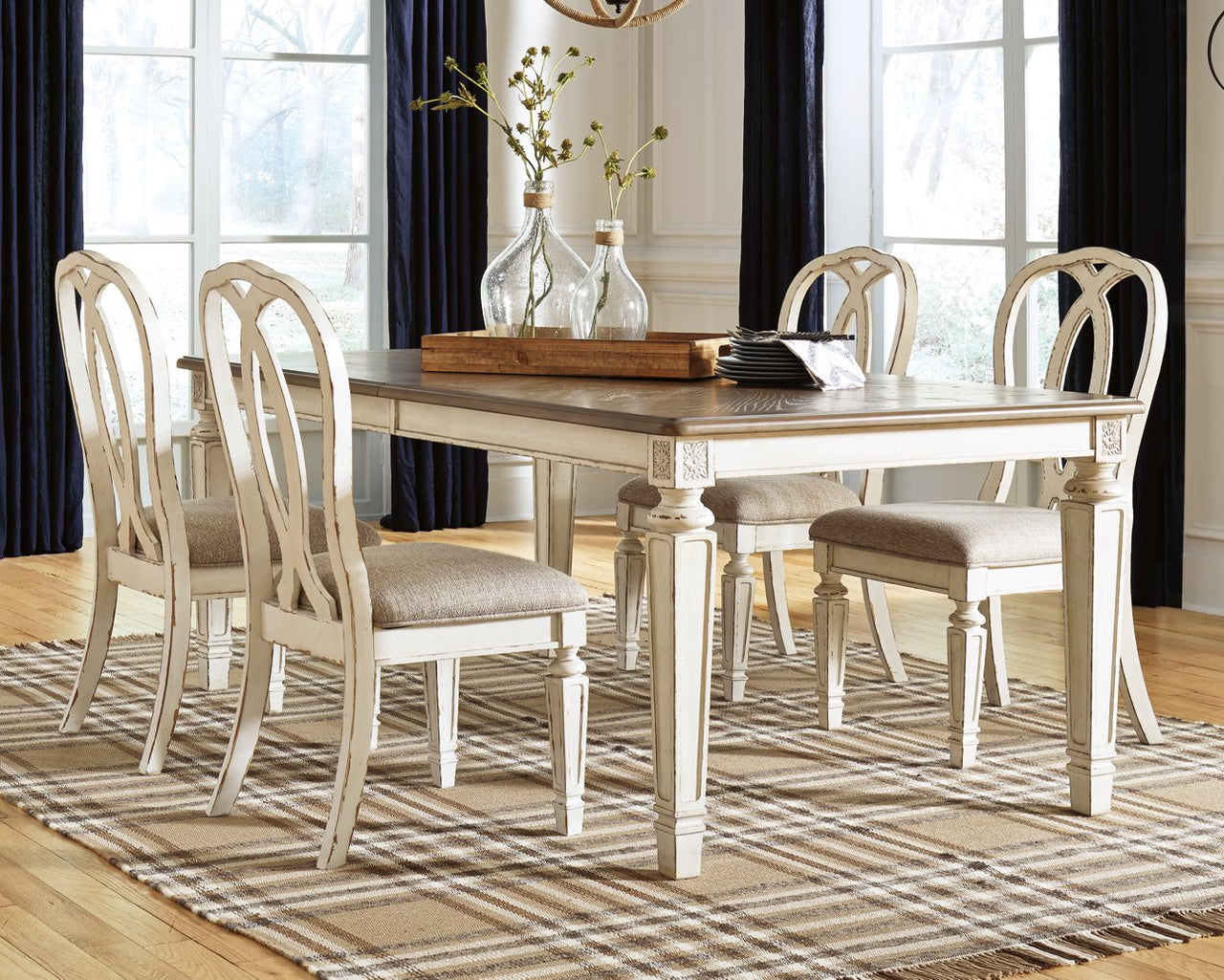 Mesa extensible de comedor Realyn 