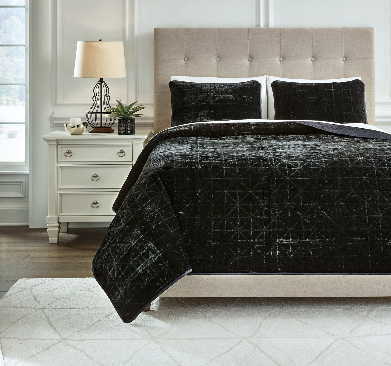 Dairick King Quilt Set image