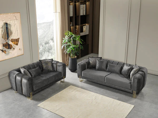 Sofá y loveseat de terciopelo ahumado Santana. Próximamente